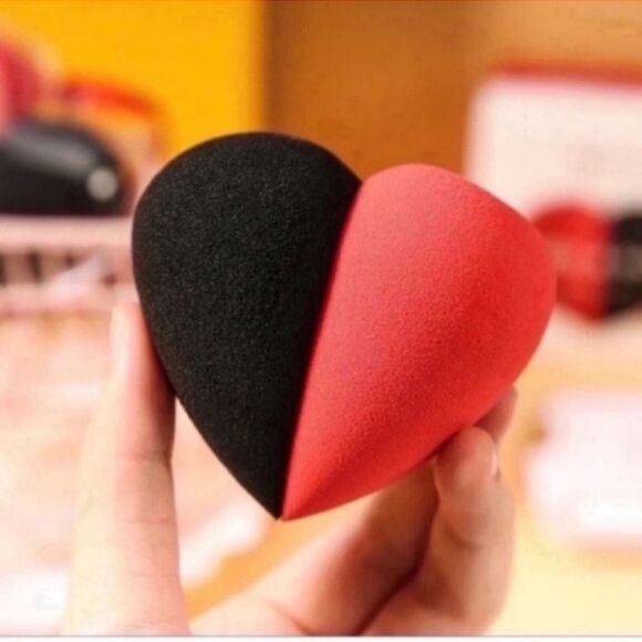 New Lovehate 2 in 1 Makeup Sponge Set - Picture 3 of 11